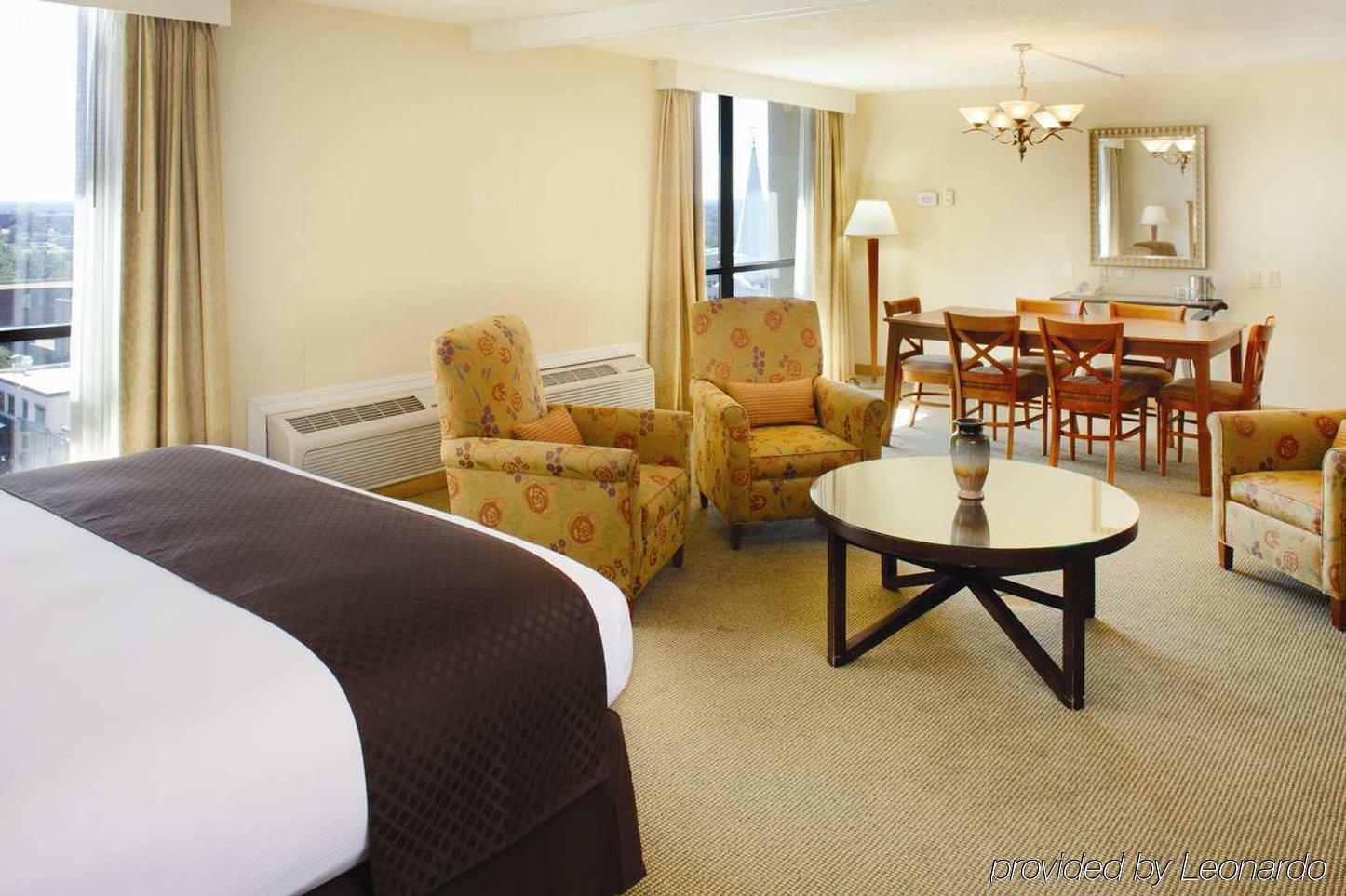 Doubletree By Hilton Hotel Tallahassee Room photo